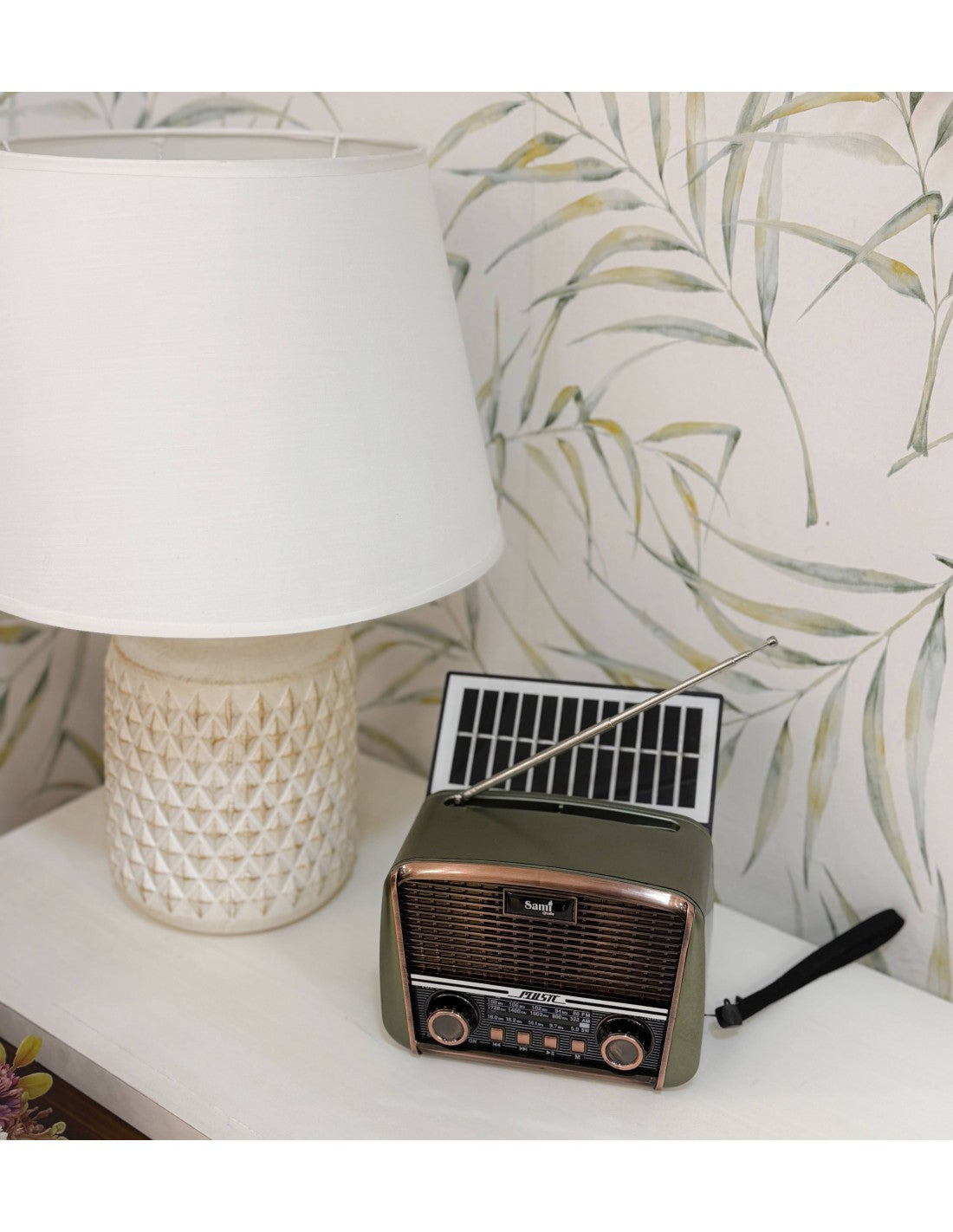 Radio vintage panel solar